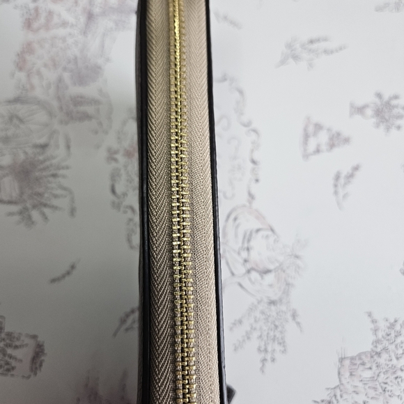 Liz Claiborne Metallic Wallet - Picture 2 of 6